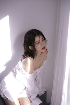 年轻的女邻居8
